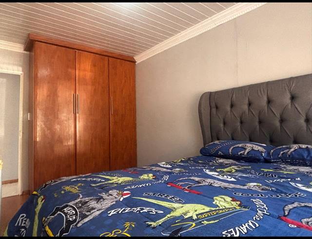 3 BEDROOM HOUSE TO LET IN MANDELA VIEW